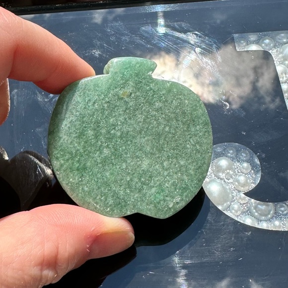Natural Green Aventurine Apple Slice Carving - Picture 3 of 3